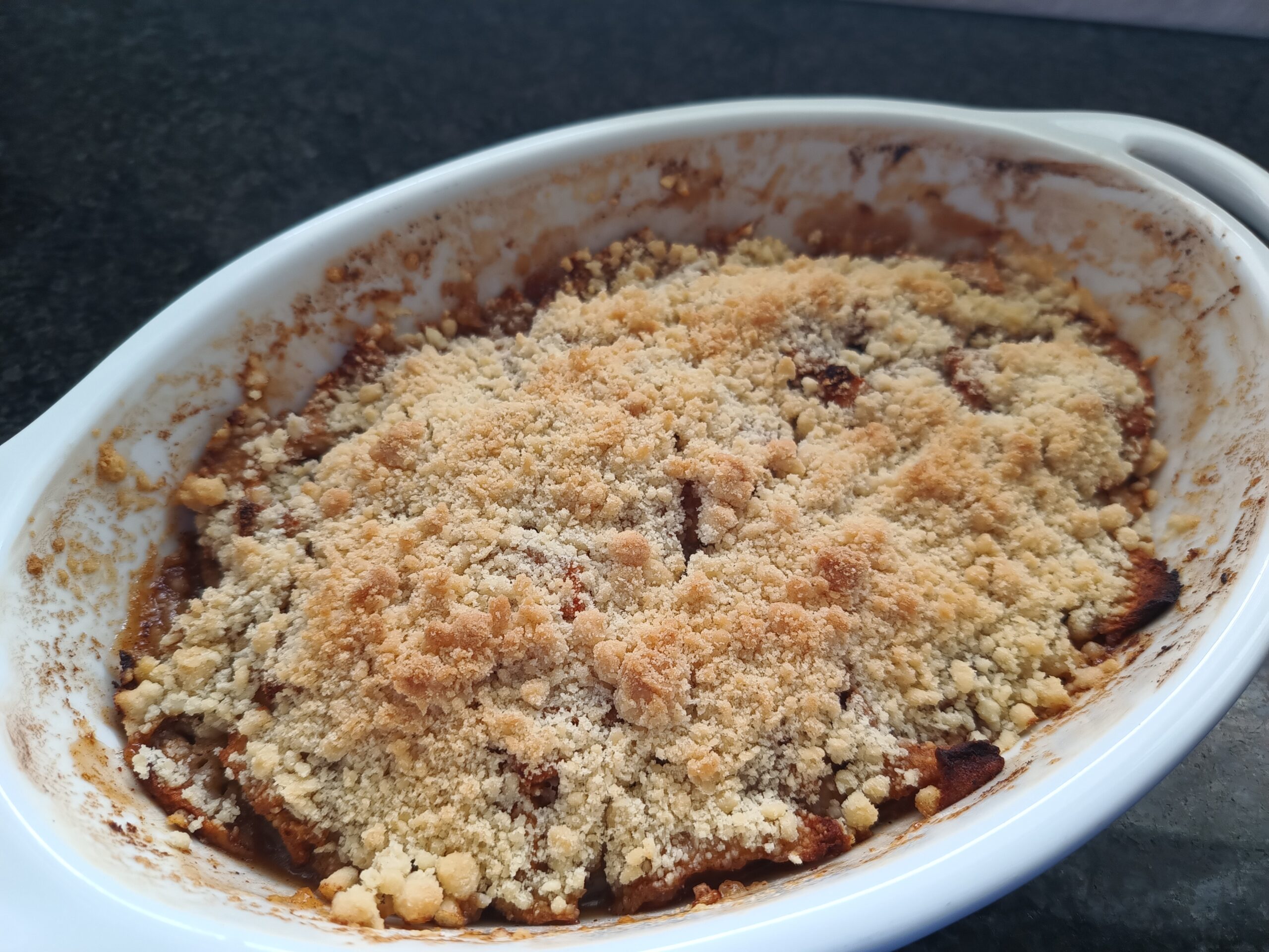 Easy Apple Crumble Recipe That Fills Your Home With Comfort